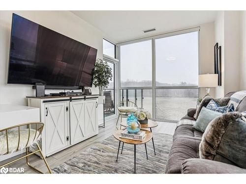 410-375 Sea Ray Avenue, Innisfil, ON - Indoor Photo Showing Living Room