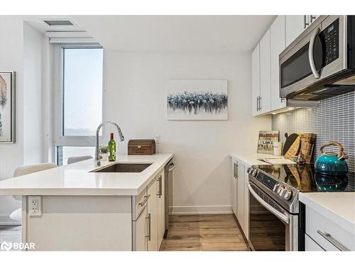 410-375 Sea Ray Avenue, Innisfil, ON - Indoor Photo Showing Kitchen