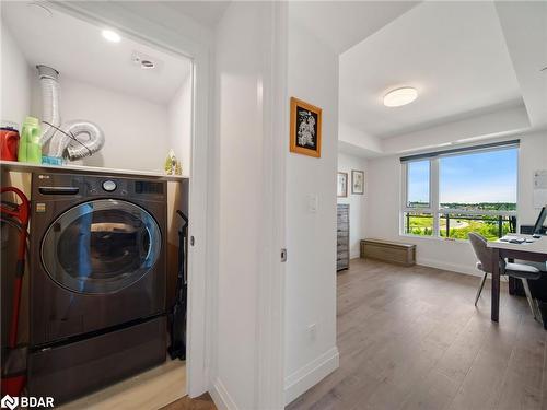 702-58 Lakeside Terrace, Barrie, ON - Indoor Photo Showing Laundry Room