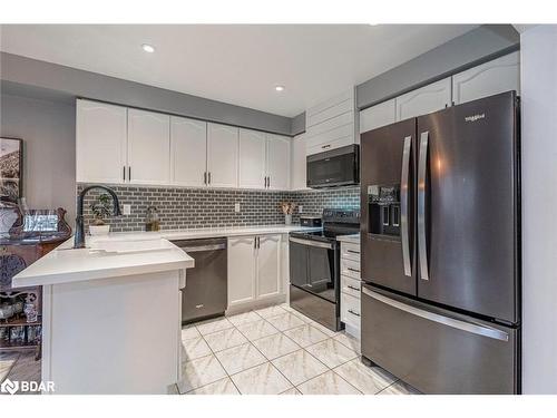 13 Bird Street, Barrie, ON - Indoor Photo Showing Kitchen With Upgraded Kitchen