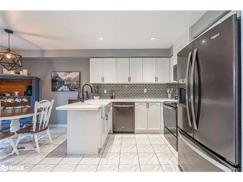 13 Bird Street, Barrie, ON - Indoor Photo Showing Kitchen With Upgraded Kitchen