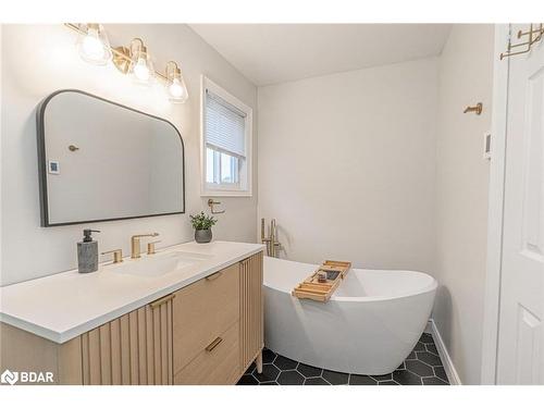 13 Bird Street, Barrie, ON - Indoor Photo Showing Bathroom