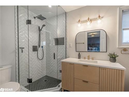 13 Bird Street, Barrie, ON - Indoor Photo Showing Bathroom