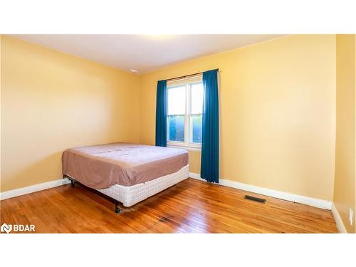 65 Strabane Avenue, Barrie, ON - Indoor Photo Showing Bedroom