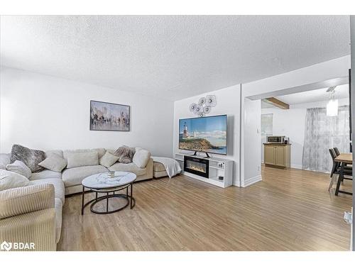 I7-63 Ferris Lane, Barrie, ON - Indoor Photo Showing Living Room