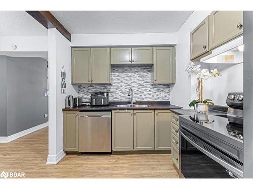 I7-63 Ferris Lane, Barrie, ON - Indoor Photo Showing Kitchen With Stainless Steel Kitchen