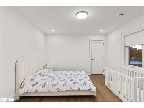 942 Essa Road, Barrie, ON - Indoor Photo Showing Bedroom