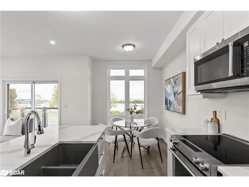 12 Wyn Wood Lane, Orillia, ON - Indoor Photo Showing Kitchen With Double Sink With Upgraded Kitchen