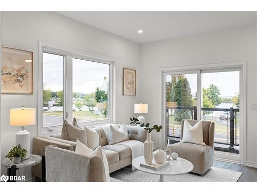 12 Wyn Wood Lane, Orillia, ON - Indoor Photo Showing Living Room