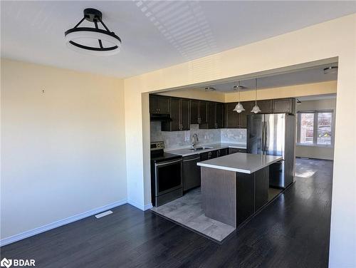 99 Frank'S Way, Barrie, ON - Indoor Photo Showing Kitchen