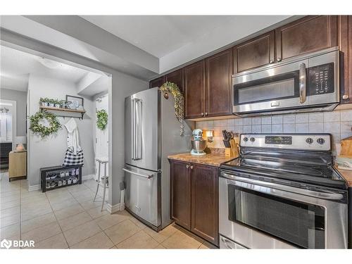 25-137 Sydenham Wells, Barrie, ON - Indoor Photo Showing Kitchen