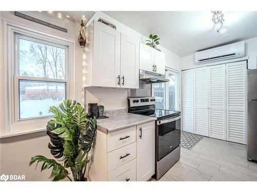 203 Southview Road, Barrie, ON - Indoor Photo Showing Kitchen