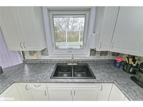 12 Mackenzie Drive, Georgetown, ON - Indoor Photo Showing Kitchen