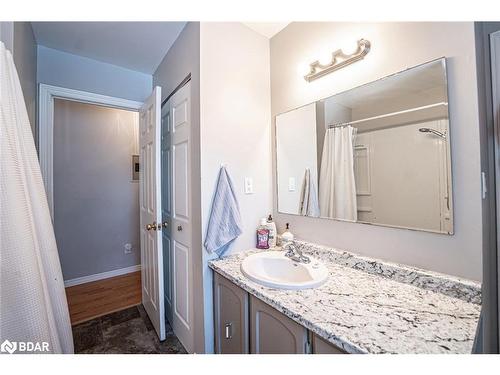 53 Ward Avenue, Oro-Medonte, ON - Indoor Photo Showing Bathroom