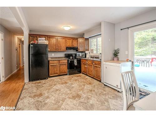 53 Ward Avenue, Oro-Medonte, ON - Indoor Photo Showing Kitchen