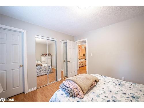 53 Ward Avenue, Oro-Medonte, ON - Indoor Photo Showing Bedroom