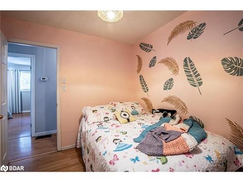 53 Ward Avenue, Oro-Medonte, ON - Indoor Photo Showing Bedroom