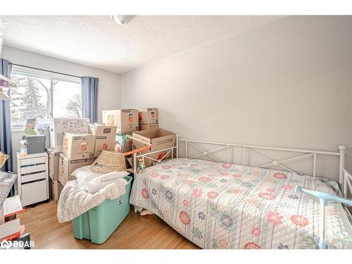 53 Ward Avenue, Oro-Medonte, ON - Indoor Photo Showing Bedroom