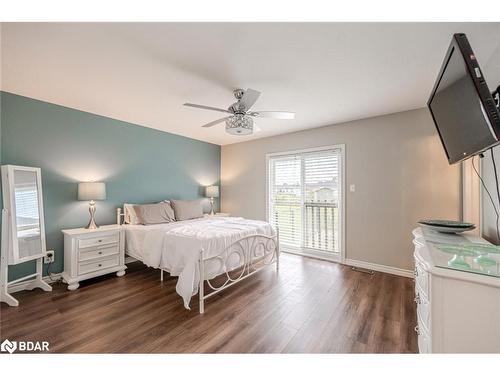 21 Keyzer Drive, Oro-Medonte, ON - Indoor Photo Showing Bedroom