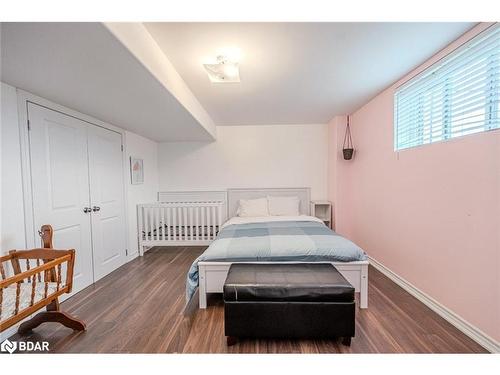 21 Keyzer Drive, Oro-Medonte, ON - Indoor Photo Showing Bedroom