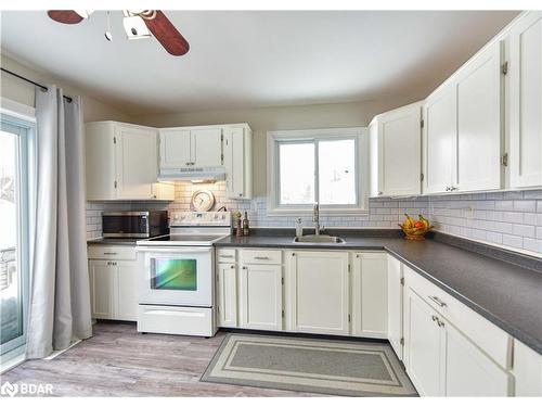 7187 Beach Drive, Washago, ON - Indoor Photo Showing Kitchen