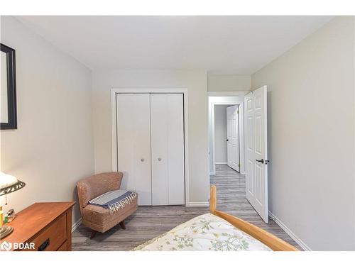 7187 Beach Drive, Washago, ON - Indoor Photo Showing Bedroom