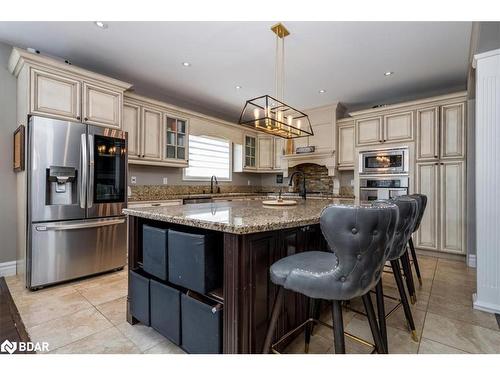 49 Hamilton Drive, Newmarket, ON - Indoor Photo Showing Kitchen With Upgraded Kitchen