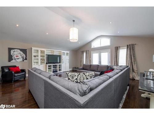 49 Hamilton Drive, Newmarket, ON - Indoor Photo Showing Living Room