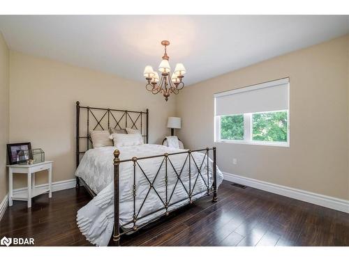 49 Hamilton Drive, Newmarket, ON - Indoor Photo Showing Bedroom