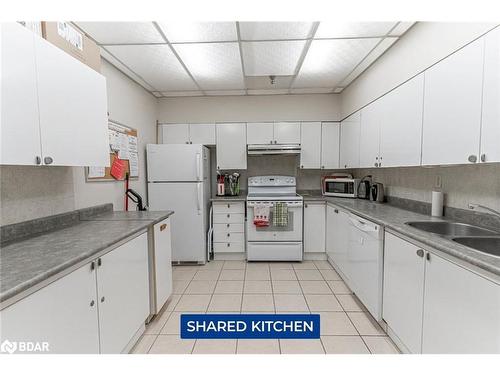 206-181 Collier Street, Barrie, ON - Indoor Photo Showing Kitchen