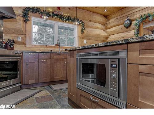 11 Nevis Ridge Drive, Oro-Medonte, ON - Indoor Photo Showing Kitchen