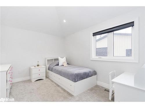 1135 Poplar Drive, Innisfil, ON - Indoor Photo Showing Bedroom