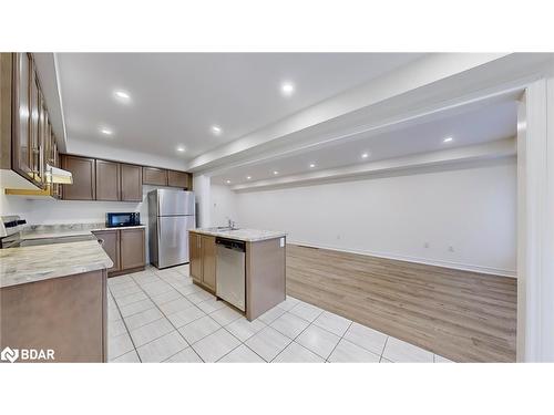 18-755 Linden Drive, Cambridge, ON - Indoor Photo Showing Kitchen