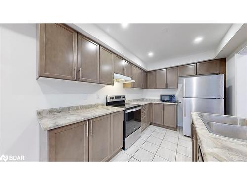 18-755 Linden Drive, Cambridge, ON - Indoor Photo Showing Kitchen With Double Sink