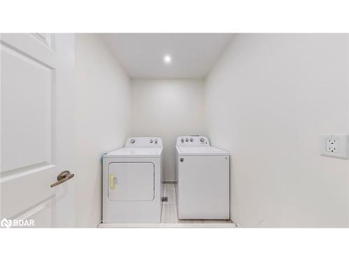 18-755 Linden Drive, Cambridge, ON - Indoor Photo Showing Laundry Room