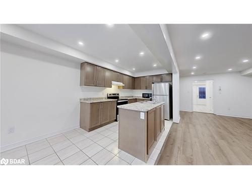 18-755 Linden Drive, Cambridge, ON - Indoor Photo Showing Kitchen