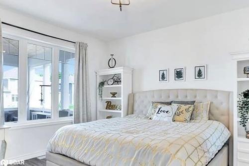 17 Chambery Street, Bracebridge, ON - Indoor Photo Showing Bedroom