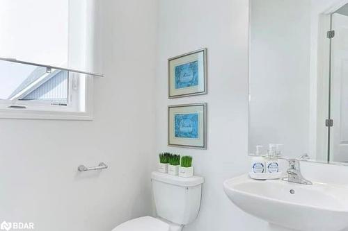 17 Chambery Street, Bracebridge, ON - Indoor Photo Showing Bathroom