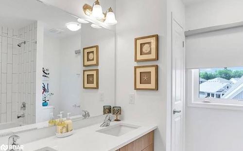 17 Chambery Street, Bracebridge, ON - Indoor Photo Showing Bathroom