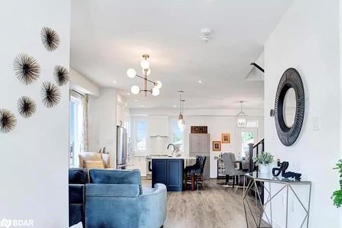 17 Chambery Street, Bracebridge, ON - Indoor Photo Showing Living Room