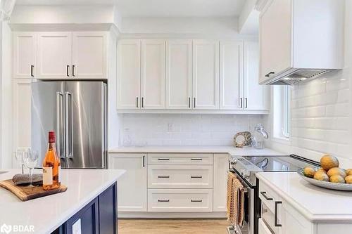 17 Chambery Street, Bracebridge, ON - Indoor Photo Showing Kitchen With Upgraded Kitchen