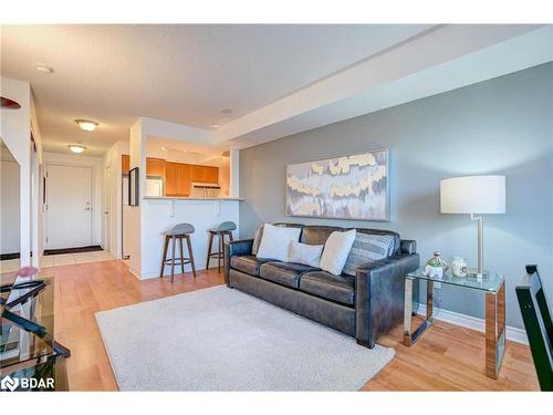 431-700 Humberwood Boulevard, Etobicoke, ON - Indoor Photo Showing Living Room