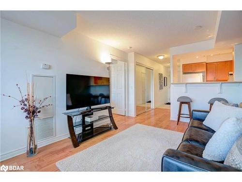 431-700 Humberwood Boulevard, Etobicoke, ON - Indoor Photo Showing Living Room