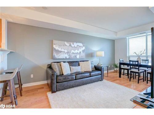 431-700 Humberwood Boulevard, Etobicoke, ON - Indoor Photo Showing Living Room