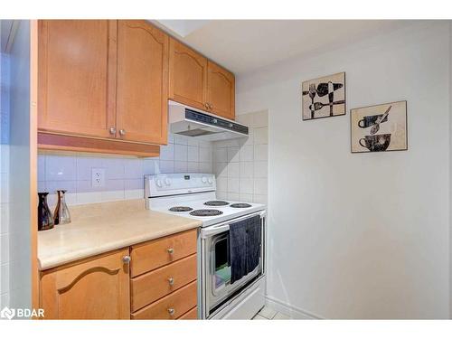 431-700 Humberwood Boulevard, Etobicoke, ON - Indoor Photo Showing Kitchen