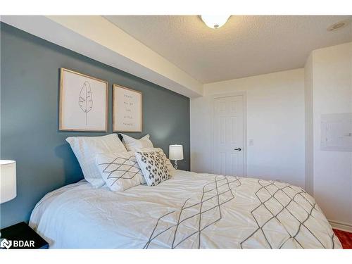 431-700 Humberwood Boulevard, Etobicoke, ON - Indoor Photo Showing Bedroom