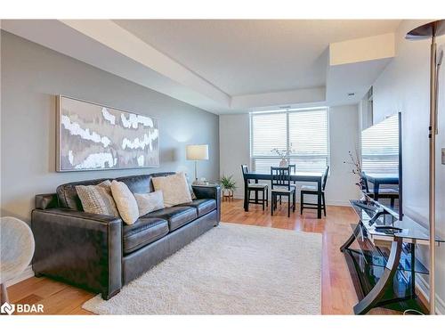 431-700 Humberwood Boulevard, Etobicoke, ON - Indoor Photo Showing Living Room