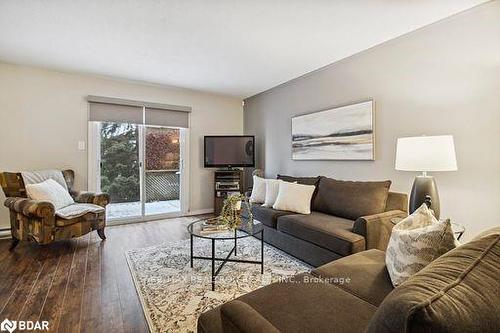 290 Collings Avenue, Bradford West Gwillimbury, ON - Indoor Photo Showing Living Room