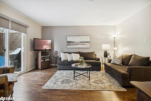 290 Collings Avenue, Bradford West Gwillimbury, ON - Indoor Photo Showing Living Room