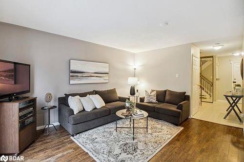 290 Collings Avenue, Bradford West Gwillimbury, ON - Indoor Photo Showing Living Room